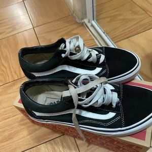 Can old skool black vans